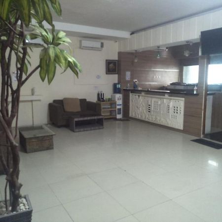 Penthouse Hotel Yakarta Exterior foto