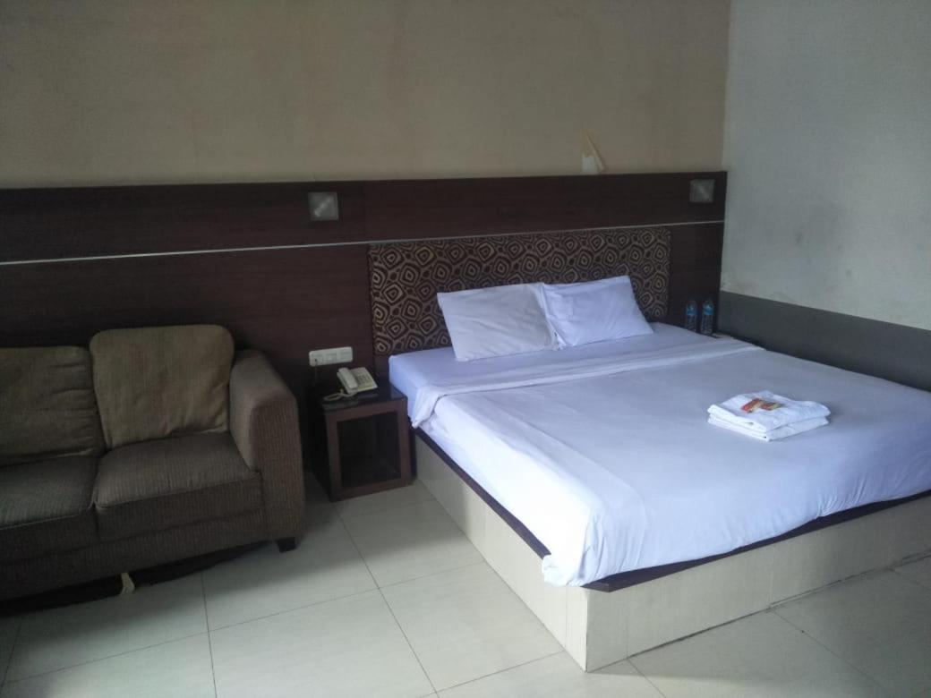Penthouse Hotel Yakarta Exterior foto